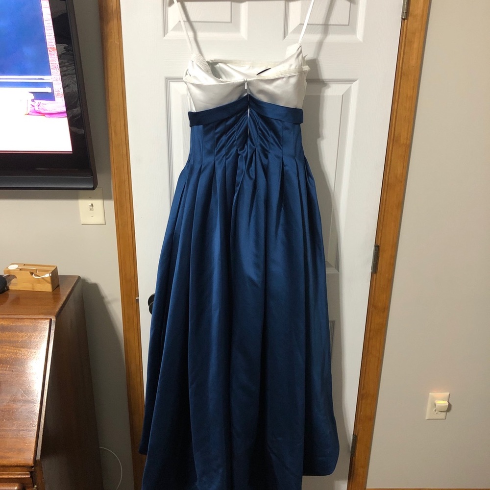 Prom dress - Picture 2 of 4